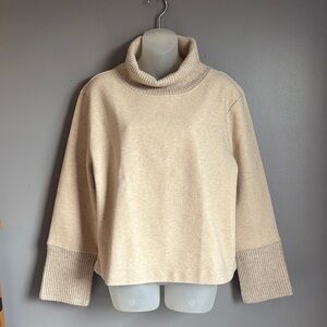 Banana Republic cream turtleneck sweater * sz MED *